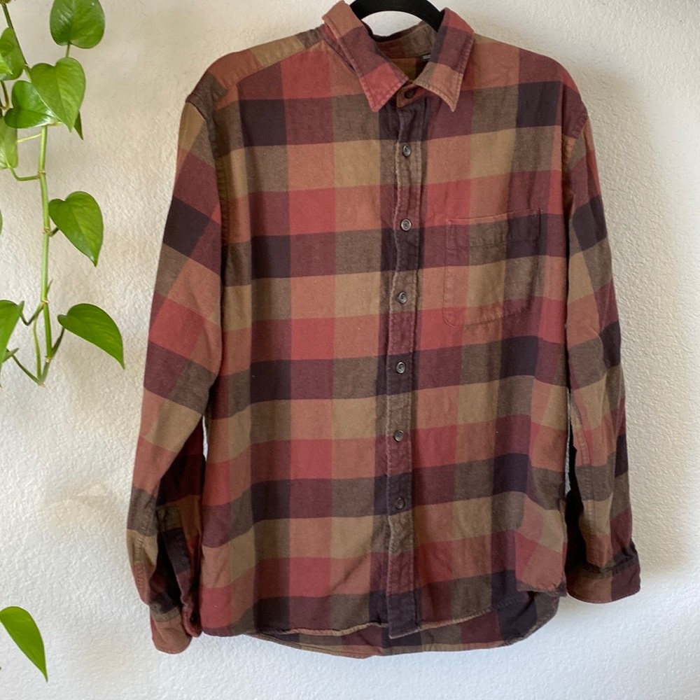 Men’s Uniqlo flannel button down shirt - MEDIUM